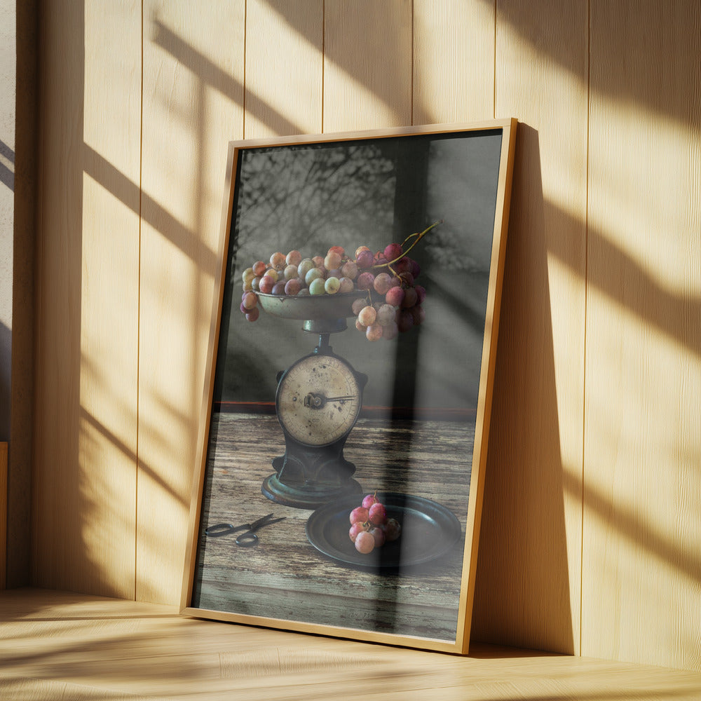 Stillleben mit Trauben auf einer Waage | Poster - Kunstdruck