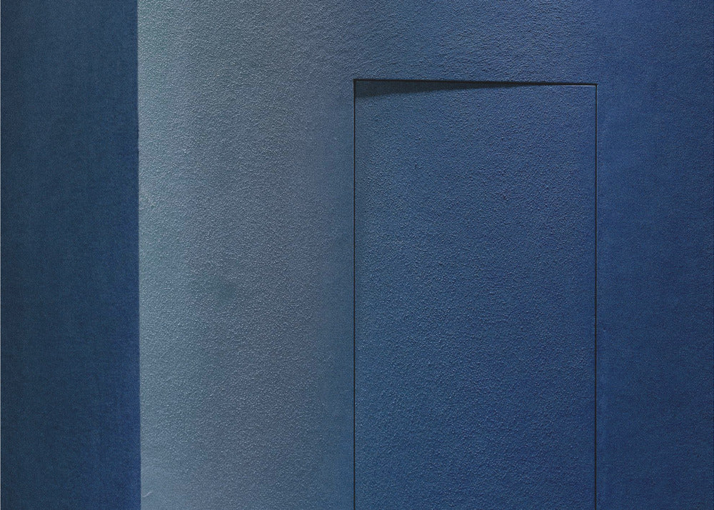 Minimalismo azul o una puerta secreta | Posters  - Impresiones de Arte