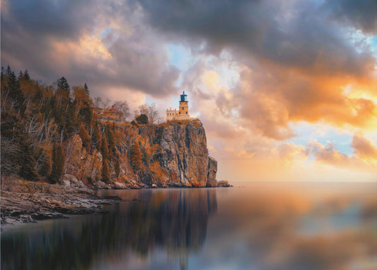 Une journée nuageuse au phare de Split Rock | Papier Peint Photo